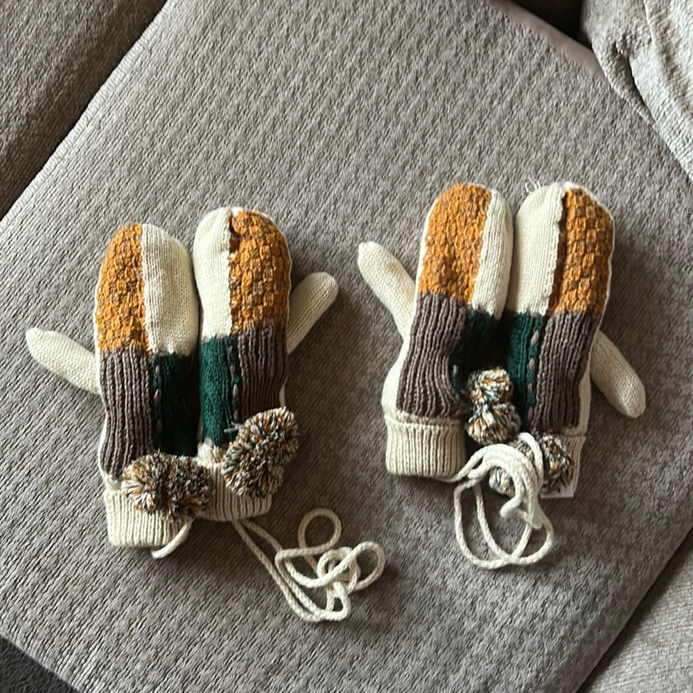 BP Women's Brown and Green Gloves Bundle of 2